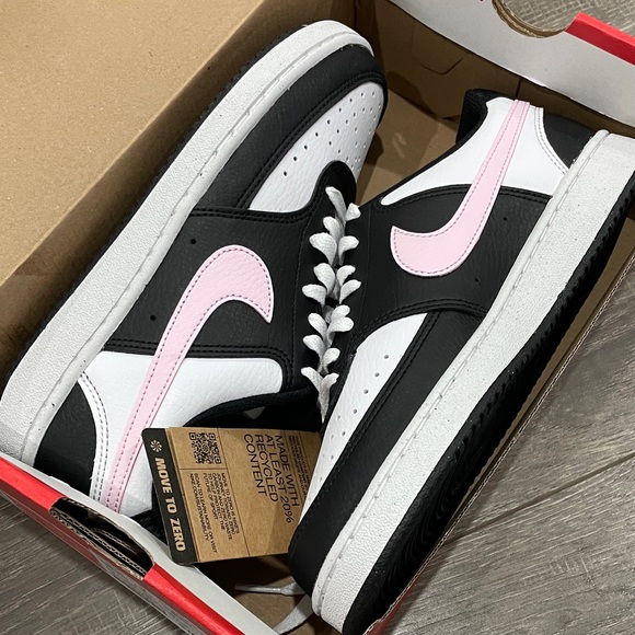 Nike Women's Court Vision Low Sneaker size 7 - Picture 6 of 7